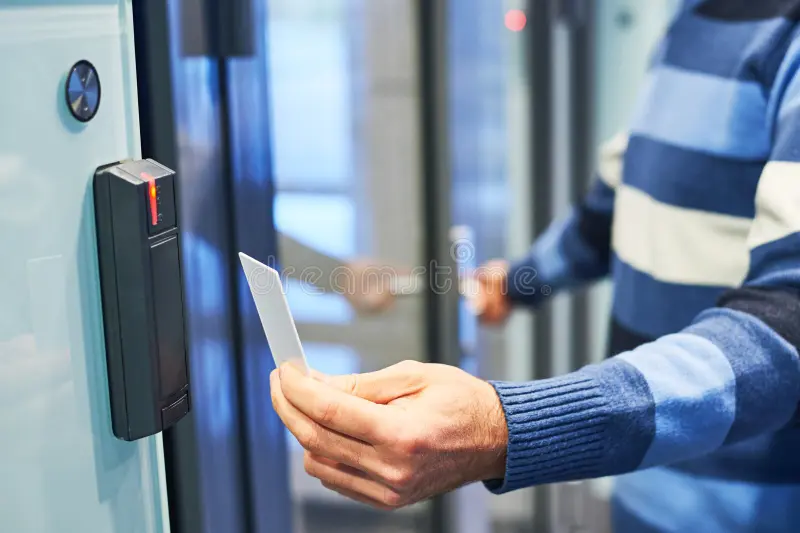 Access control and surveillance cameras in Laval